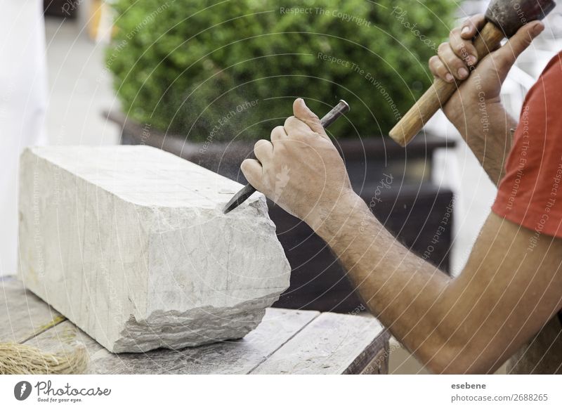 Steinschneiden kaufen Arbeit & Erwerbstätigkeit Beruf Handwerk Business Werkzeug Hammer Mensch Mann Erwachsene Kunst Kreativität Tradition Schnitzereien Beitel