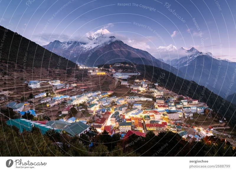 Namche Basar Umwelt Landschaft Wolken Nachthimmel Horizont Klimawandel Baum Hügel Felsen Berge u. Gebirge Himalaya Gipfel Schneebedeckte Gipfel Gletscher