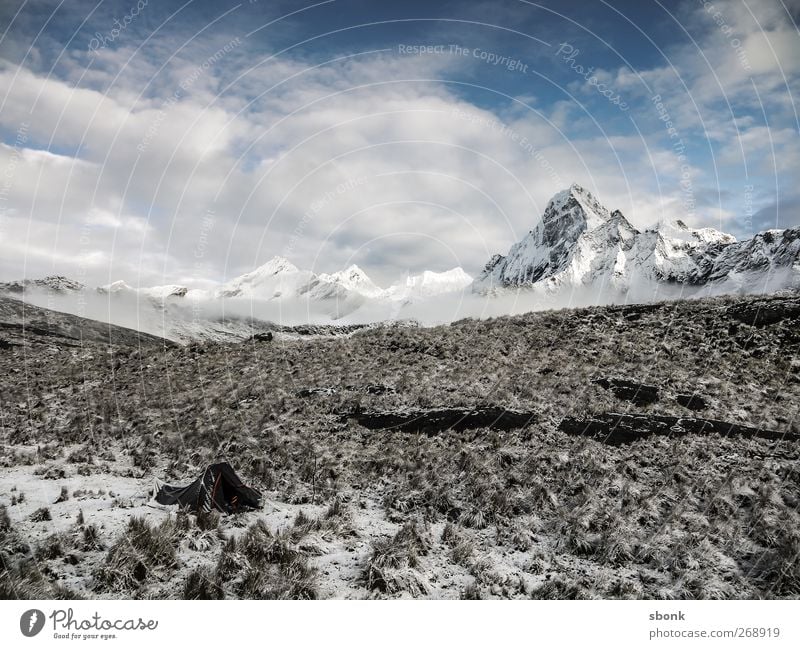 Huaraz #2 Umwelt Natur Landschaft Himmel Wolken Pflanze Sträucher Moos Hügel Felsen Alpen Berge u. Gebirge Gipfel Schneebedeckte Gipfel Ferien & Urlaub & Reisen