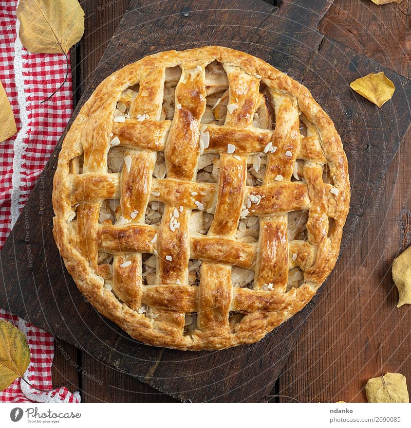 gebackene ganze runde Apfelkuchen Frucht Dessert Tisch Küche Herbst Holz frisch lecker oben braun Tradition Amerikaner Bäckerei Kuchen Weihnachten