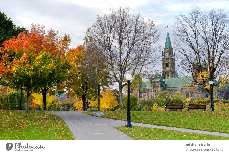 Oktober Politik elegant Tourismus Sightseeing Städtereise Haus Uhr Dienstleistungsgewerbe Umwelt Landschaft Himmel Wolken Herbst Schönes Wetter Baum Hügel Stadt