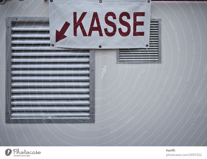 klasse Kasse Hafen Fassade Fenster hell positiv rot Ordnungsliebe Kapitalwirtschaft kaufen Lamellenjalousie Wasserfahrzeug boot silber bezahlen