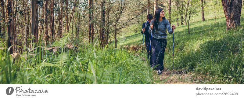 Ein paar Wanderer beim Trekking Lifestyle Ferien & Urlaub & Reisen Ausflug Abenteuer Berge u. Gebirge wandern Sport Klettern Bergsteigen Internet Mensch Frau