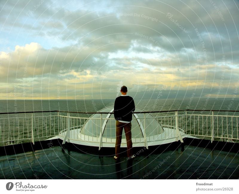 Meerblick Wasserfahrzeug Ferien & Urlaub & Reisen Finnland Fähre Wolken Kuppeldach Symmetrie Europa Schweden Abend Himmel Mensch Rücken