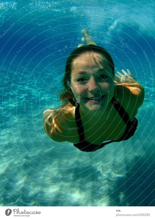 die nixe Gesicht Ferne Freiheit Expedition Sommer Sonne Sonnenbad Meer Insel Wellen Frau Erwachsene Leben Natur Wasser Bucht Bewegung glänzend