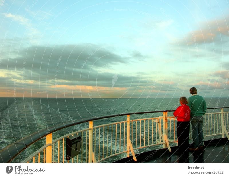 Blickfahrtrichtung Sonnenuntergang Dämmerung Ehe Zusammensein Meer Wolken Finnland Europa Abend Paar Wasser Fahrtwasser Himmel Schweden paarweise