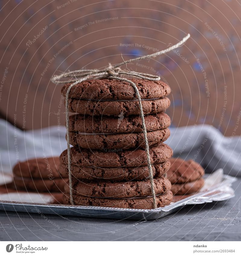 Stapel runder Schokoladenkekse Kuchen Dessert Ernährung Tisch Seil Menschengruppe dunkel lecker braun schwarz Hintergrund backen Biskuit Keks Lebensmittel