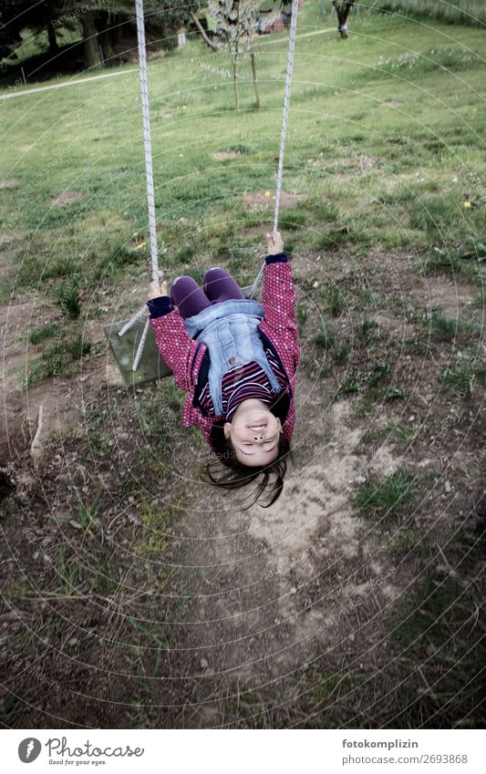 mädchen schaukel Kinderspiel Schaukel Mädchen Kindheit Mensch schaukeln träumen frei Fröhlichkeit Glück Gefühle Zufriedenheit Lebensfreude Leidenschaft