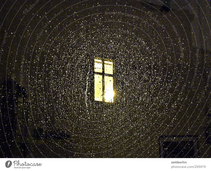 Mistwetter Wohnung Raum Haus Mauer Wand Fenster Traurigkeit Sorge Trauer Liebeskummer Schmerz Sehnsucht Heimweh Fernweh Enttäuschung Einsamkeit Erschöpfung