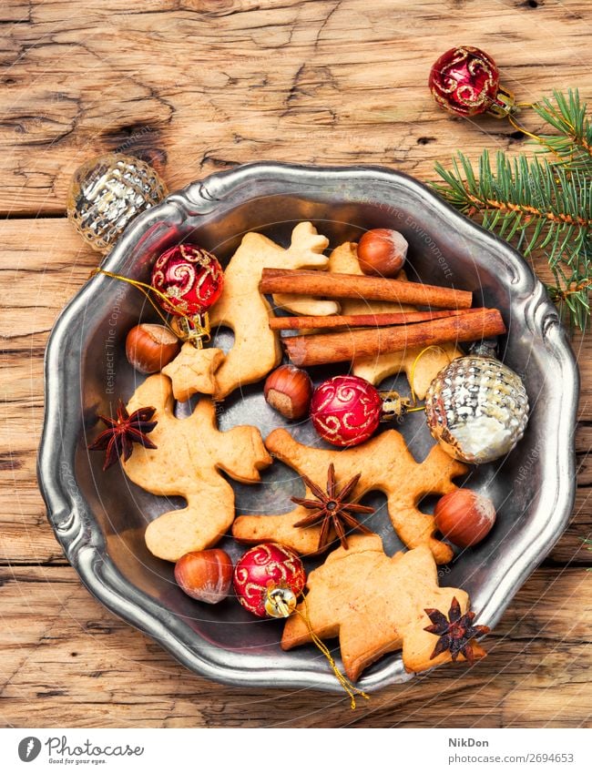 Weihnachtsplätzchen und Weihnachtskugeln Weihnachten Keks Feiertag Lebkuchen Dekoration & Verzierung Winter süß Dessert festlich Zimt selbstgemacht backen Anis