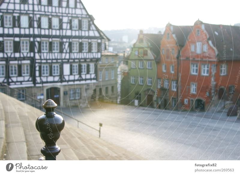 schwäbisch fachwerk Kleinstadt Stadt Stadtzentrum Altstadt Haus Platz Architektur Fassade mehrfarbig Schwäbisch Hall Fachwerkfassade Fachwerkhaus Idylle Treppe