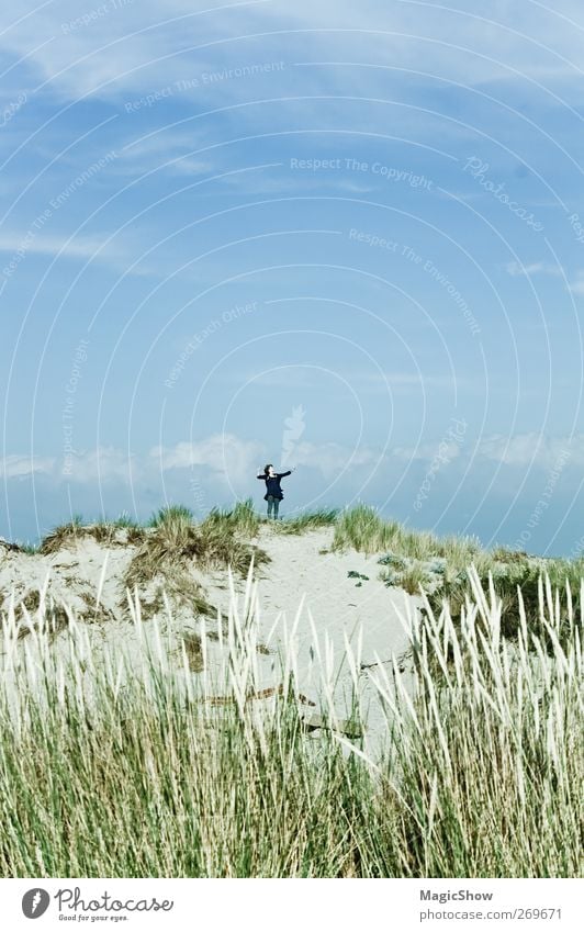 Mittelpunkt der Erde – wo sich Himmel und Erde berühren 1 Mensch Natur Landschaft Sand Küste Düne Dünengras Sandstrand genießen springen leuchten träumen