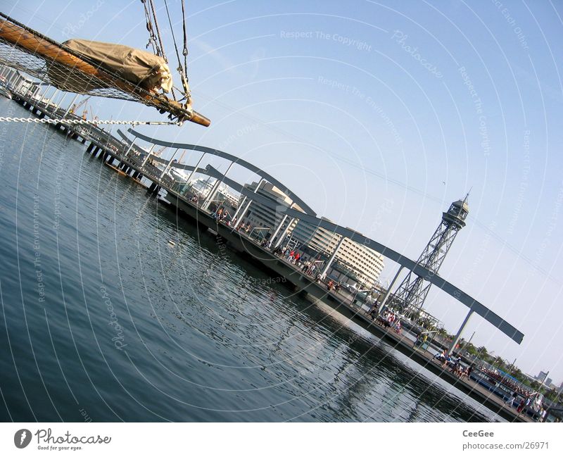 Hafen von Barcelona Spanien Meer Wasserfahrzeug Steg Anlegestelle Europa Turm Himmel blau Architektur