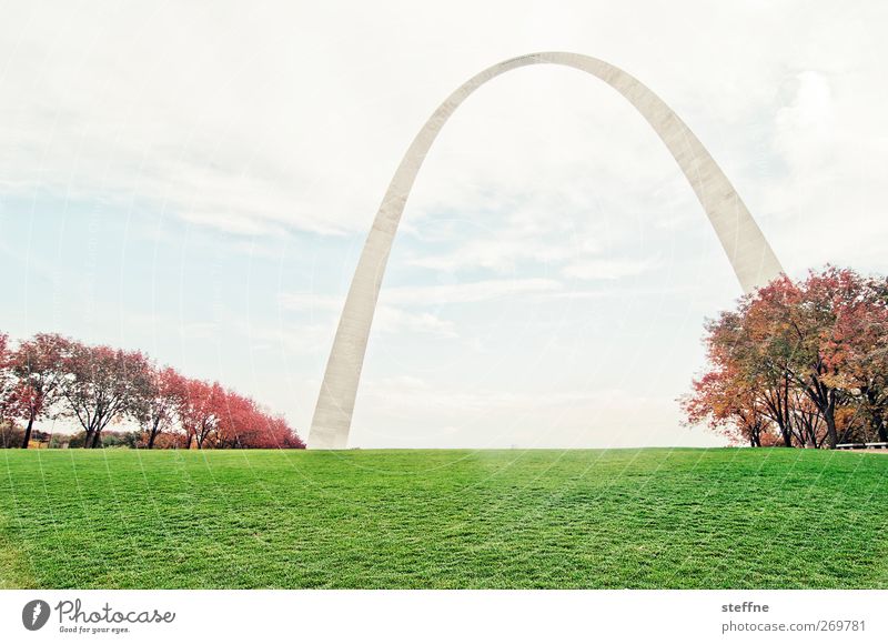 Ohne Pfeil, mit Bogen Himmel Wolken Herbst Schönes Wetter Baum Park Wiese USA Stadt Skyline Sehenswürdigkeit Wahrzeichen historisch hoch Farbfoto mehrfarbig