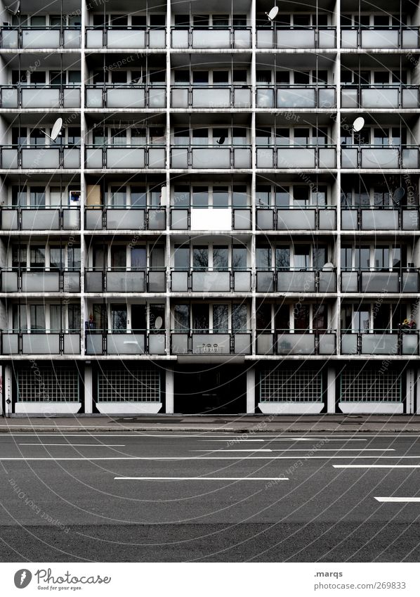 Anonym Häusliches Leben Freiburg im Breisgau Deutschland Gebäude Architektur Fassade Balkon Fenster Straße außergewöhnlich bedrohlich dreckig dunkel groß