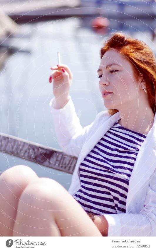 Smoking girl. Lifestyle Stil schön Ferien & Urlaub & Reisen Tourismus Ausflug Ferne feminin Junge Frau Jugendliche Erwachsene Haut Kopf Haare & Frisuren Hand 1