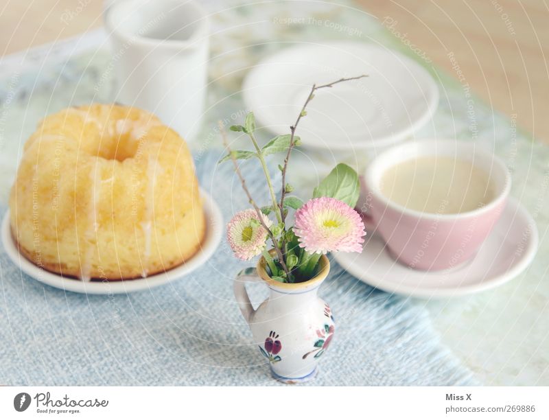 Muttertag Lebensmittel Teigwaren Backwaren Kuchen Ernährung Frühstück Kaffeetrinken Getränk Heißgetränk Geschirr Teller Tasse Blume lecker süß Blumenvase