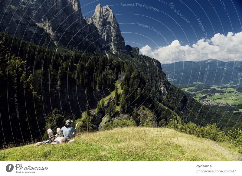 Blick ins Tal harmonisch Wohlgefühl Erholung ruhig Ferien & Urlaub & Reisen Tourismus Ausflug Ferne wandern Mensch Paar 2 Umwelt Natur Landschaft Himmel Sommer