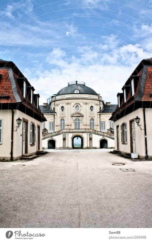 Schloss Solitude Stuttgart Burg oder Schloss Bauwerk Architektur Sehenswürdigkeit einfach frei historisch kalt reich blau Ehre Reinheit Sehnsucht ästhetisch