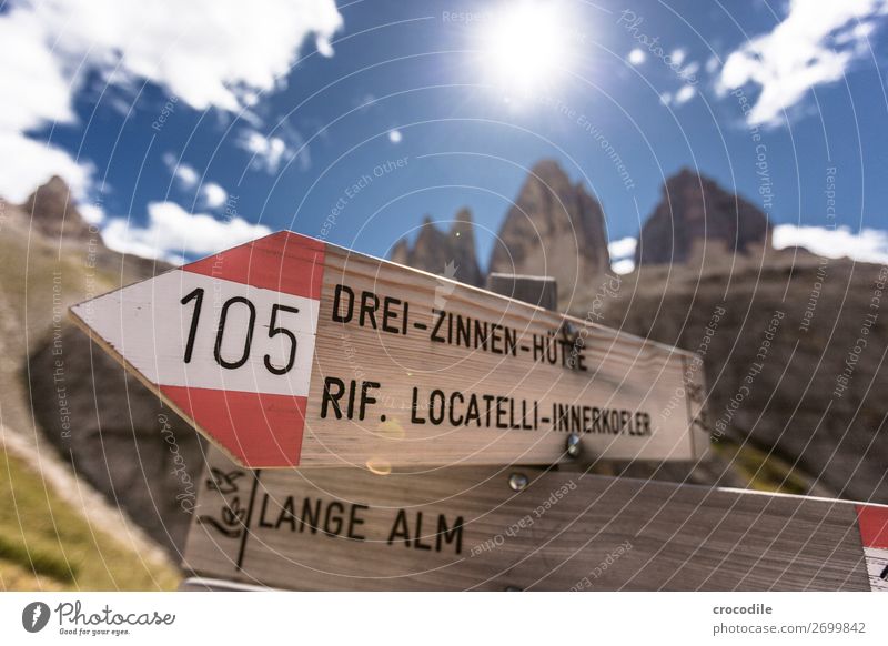 # 794 Drei Zinnen Dolomiten Sextener Dolomiten Weltkulturerbe Hochebene Farbfoto wandern Fußweg Gipfel Bergsteigen Alpen Berge u. Gebirge Schönes Wetter Wiese