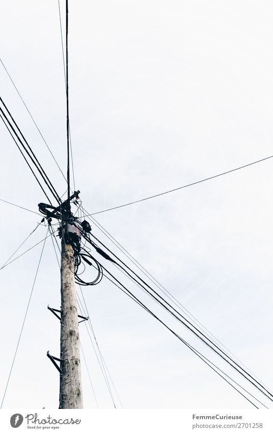 Power pole in small Portuguese city Kleinstadt Stadt Häusliches Leben Elektrizität Strommast Energiewirtschaft Hochspannungsleitung Kabel Himmel Farbfoto