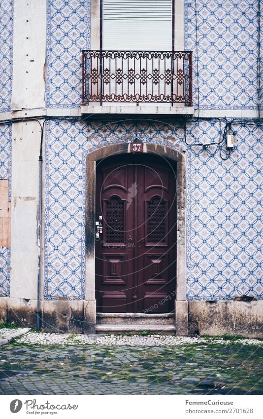 Door in Portugal Haus Ferien & Urlaub & Reisen Häusliches Leben Tür Fliesen u. Kacheln Fassade mehrfarbig Reisefotografie Farbfoto Außenaufnahme