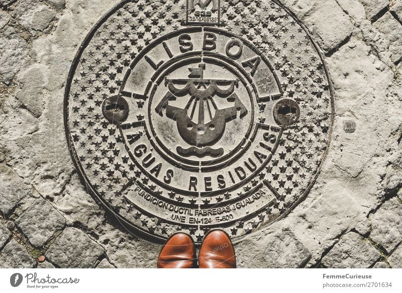 Woman standing on manhole cover in Lisbon Stadt Ferien & Urlaub & Reisen Lissabon Gully Stiefel Schuhspitze Sonnenstrahlen Symbole & Metaphern Straße