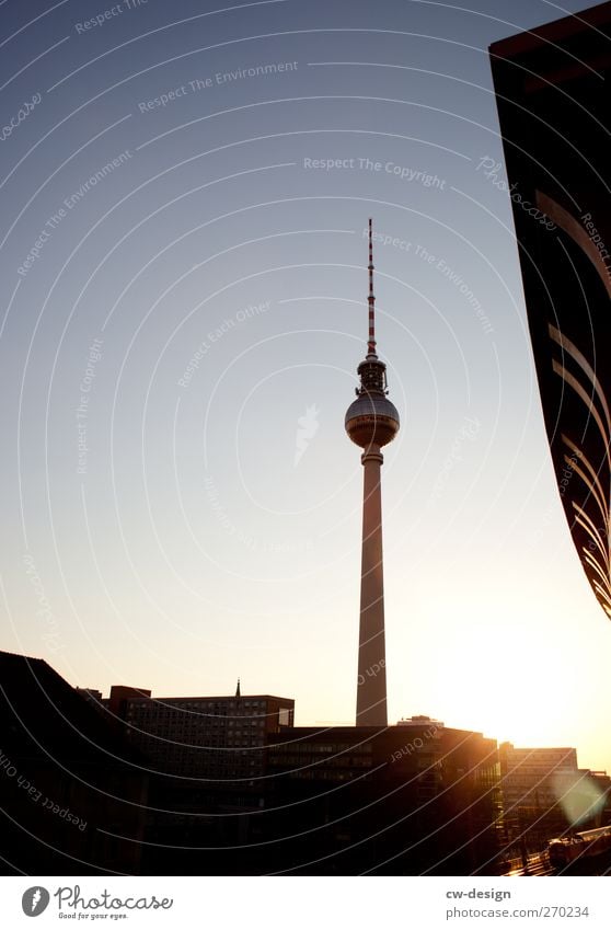 Unbefugten Zutritt verboten Wolkenloser Himmel Sonnenaufgang Sonnenuntergang Sonnenlicht Schönes Wetter Berlin Stadt Hauptstadt Stadtzentrum Skyline Bahnhof