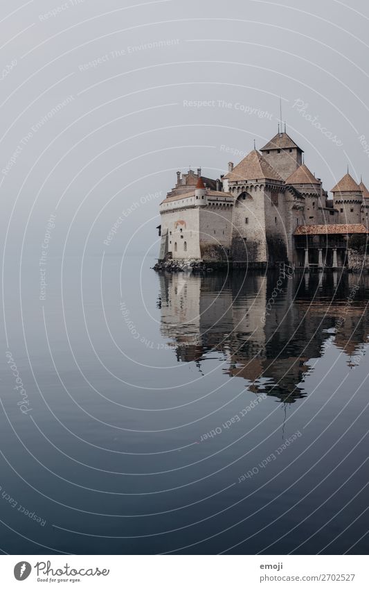 Château de Chillon Umwelt Natur Herbst Winter schlechtes Wetter See Burg oder Schloss Sehenswürdigkeit Wahrzeichen alt außergewöhnlich dunkel Genfer See Schweiz