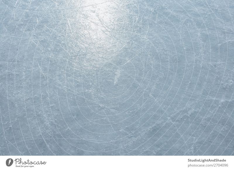 Eisbahn reflektiert die Sonne Winter Schnee Sport Natur Fährte glänzend natürlich grau Eislaufplatz Eiskunstlauf Schlittschuhlaufen Hintergrund Konsistenz