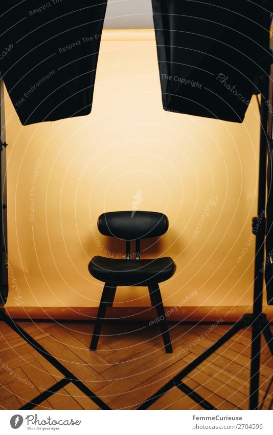 Home studio with photography background system and lights Arbeitsplatz Kreativität Fotostudio Studioaufnahme Büro Hintergrundsystem Hintergrundbeleuchtung