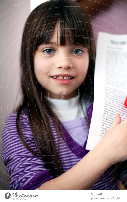 violette streifen Mensch feminin Mädchen Kindheit Leben Körper 1 3-8 Jahre T-Shirt Pullover Haare & Frisuren brünett langhaarig Pony lernen ästhetisch