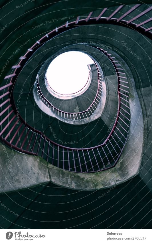 oben Bauwerk Architektur Treppe Wendeltreppe Linie Treppengeländer Beton Farbfoto Außenaufnahme Menschenleer Licht Schatten Kontrast Froschperspektive