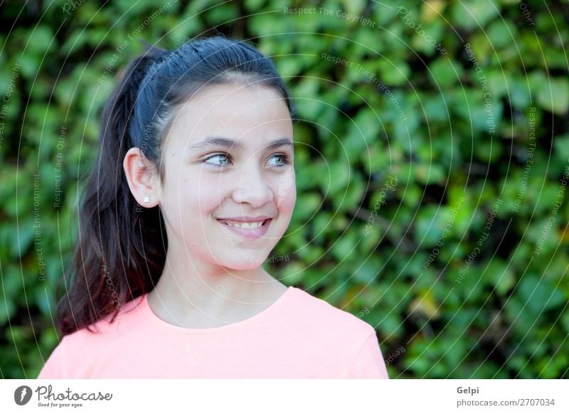 Glückliches Mädchen mit blauen Augen lächelnd. Lifestyle Stil Freude schön Gesicht ruhig Sommer Kind Mensch Frau Erwachsene Jugendliche Baum Mode brünett