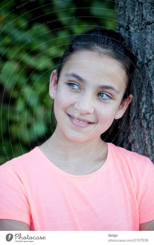 Glückliches Mädchen mit blauen Augen lächelnd. Lifestyle Stil Freude schön Gesicht ruhig Sommer Kind Mensch Frau Erwachsene Jugendliche Baum Mode brünett