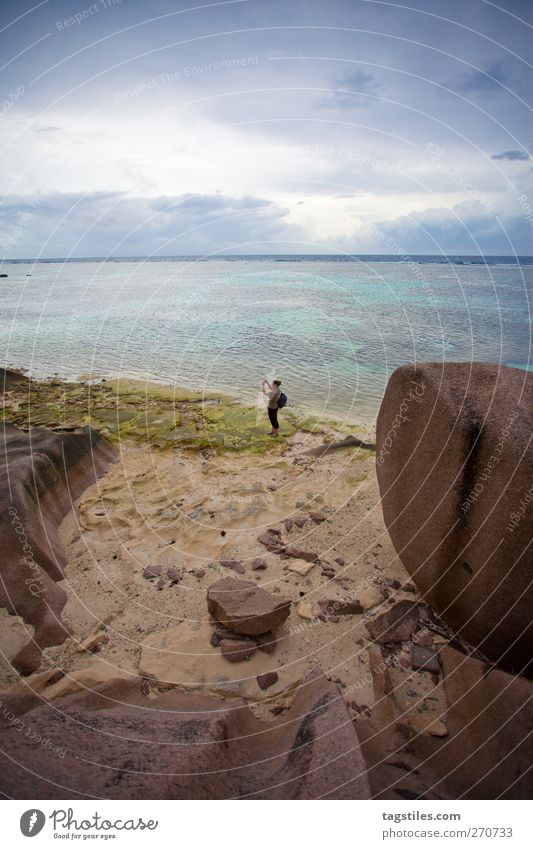 ANSE SOURCE D'ARGENT, LA DIGUE La Digue anse source d'argent Seychellen Afrika Ferien & Urlaub & Reisen Reisefotografie Frau Strand Sand Meer Horizont Granit