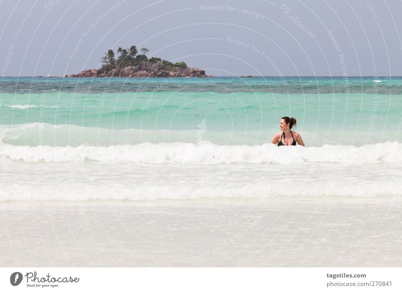 ST. PIERRE Frau Meer Seychellen Saint-Pierre Praslin Natur Ferien & Urlaub & Reisen Erholung Schwimmen & Baden Im Wasser treiben Wellen Brandung Insel