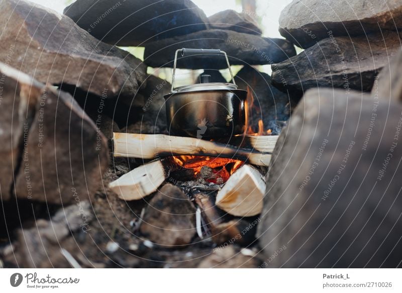 Camping Frühstück Mittagessen Topf Arbeit & Erwerbstätigkeit Duft Fressen genießen Jagd warten frei natürlich Wärme orange rot Ausdauer Angst Abenteuer Leben