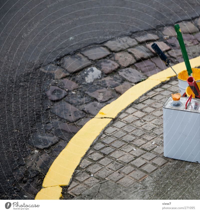 frisch gestrichen Werkzeug Verkehr Verkehrswege Straße Straßenkreuzung Wege & Pfade Wegkreuzung Stein Beton Schilder & Markierungen Hinweisschild Warnschild