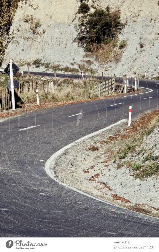 Lass uns cruisen... Umwelt Landschaft Schönes Wetter Verkehr Verkehrswege Personenverkehr Autofahren Straße braun grau grün schwarz Freiheit Straßenbelag