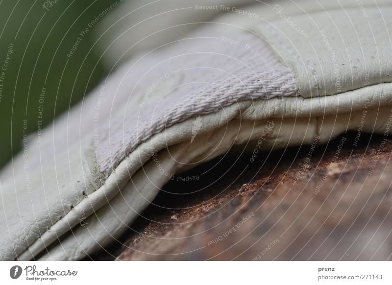 AST5 - Hochzeitsfoto Arbeitsbekleidung Schutzbekleidung Handschuhe Holz Leder Arbeit & Erwerbstätigkeit braun grau Stoff Farbfoto Außenaufnahme Nahaufnahme