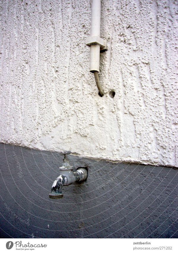 Wasserhahn Häusliches Leben Wohnung Haus Garten Küche Bad Keller Einfamilienhaus Hütte Bauwerk Gebäude Architektur Mauer Wand gut Wasserrohr Kabel Leitung