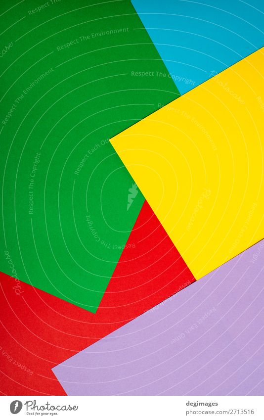 Buntes Design aus gefaltetem Papiermaterial. Tapete Handwerk Kunst Streifen blau gelb grün rosa Farbe farbenfroh Spektrum Regenbogen graphisch geometrisch