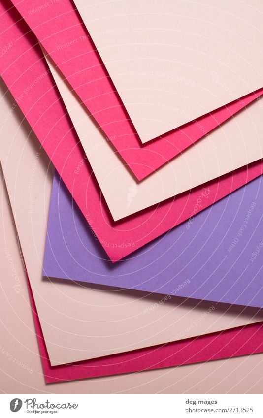 Rosa und violettes Papiermaterialdesign. Geometrisches Einfarbig Design Tapete Handwerk Kunst Linie Streifen retro rosa Farbe geometrisch Hintergrund purpur