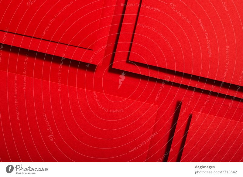 Rotes Papier Materialdesign. Geometrische einfarbige Formen Design Tapete Handwerk Kunst Linie Streifen retro rot Farbe geometrisch Hintergrund Konsistenz