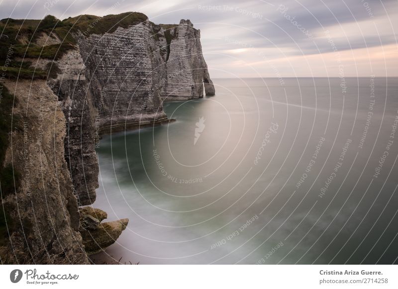 Die Klippen von Etretat, Frankreich Étretat Bretagne Landschaft Langzeitbelichtung Natur Meer Sonnenuntergang Steine Wasser Ferien & Urlaub & Reisen Tourismus