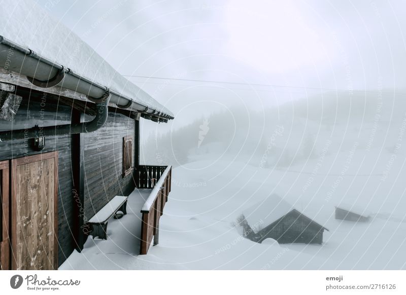 Arnisee XIX ruhig Tourismus Ausflug Winter Schnee Winterurlaub Berge u. Gebirge Haus Umwelt Natur Landschaft schlechtes Wetter Nebel Baum Wald See Hütte