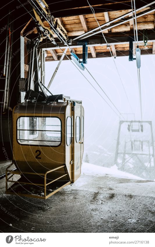 Minigondel zum Arnisee Ferien & Urlaub & Reisen Tourismus Ausflug Winter schlechtes Wetter Nebel außergewöhnlich dunkel kalt Gondellift 2 Farbfoto Außenaufnahme