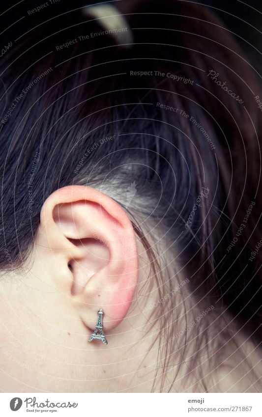 isch 'abe Paris in meine Ohr feminin 1 Mensch Accessoire Schmuck Ohrringe Haare & Frisuren brünett schön Tour d'Eiffel Ohrläppchen Ohrmuschel Farbfoto