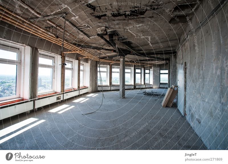 außen hui - innen pfui Köln Deutschland Stadtzentrum Haus Hochhaus Architektur Mauer Wand Beton Holz Glas Metall beobachten groß gold grau rot einzigartig